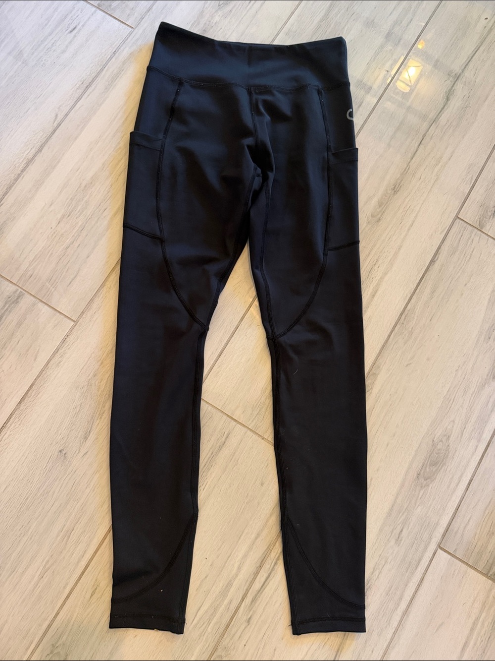 High-Rise Black Women's Performance Leggings with Side Pockets